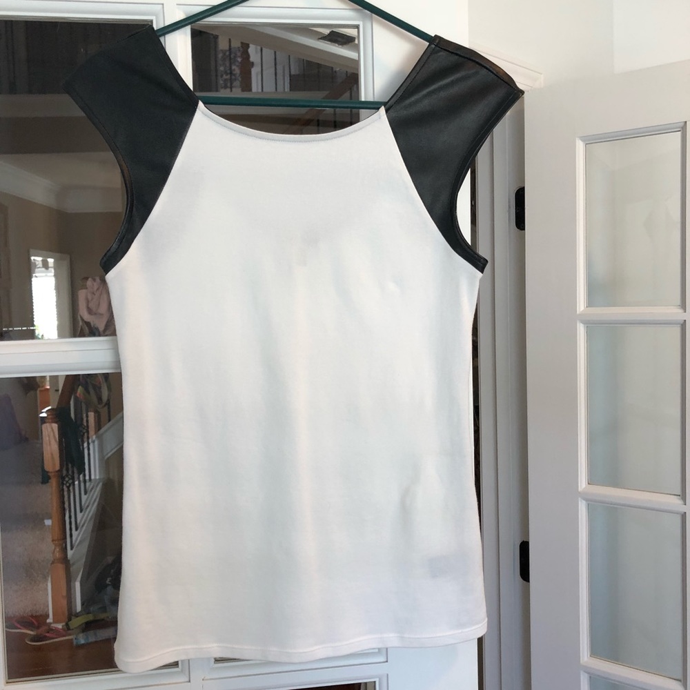 Express Scoop neck tee / NWOT